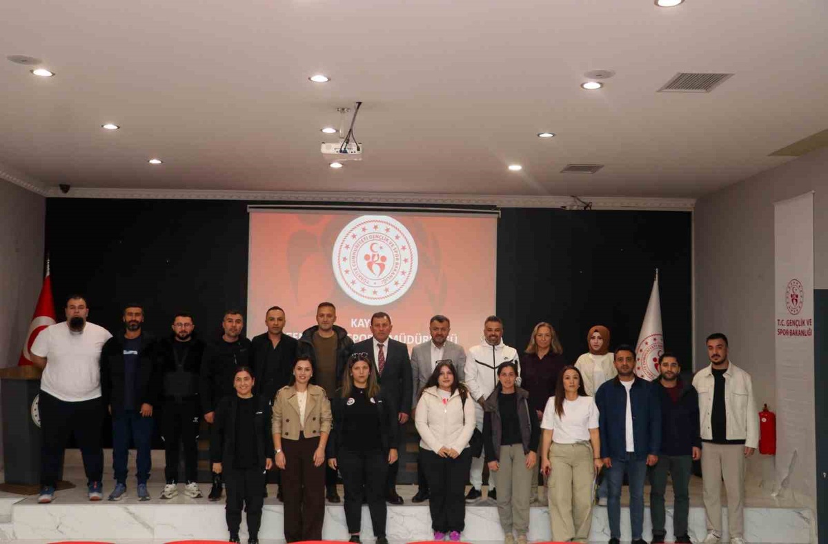 Kayseri'de atletizm toplantısında yıllık planlar ve yeni projeler görüşüldü