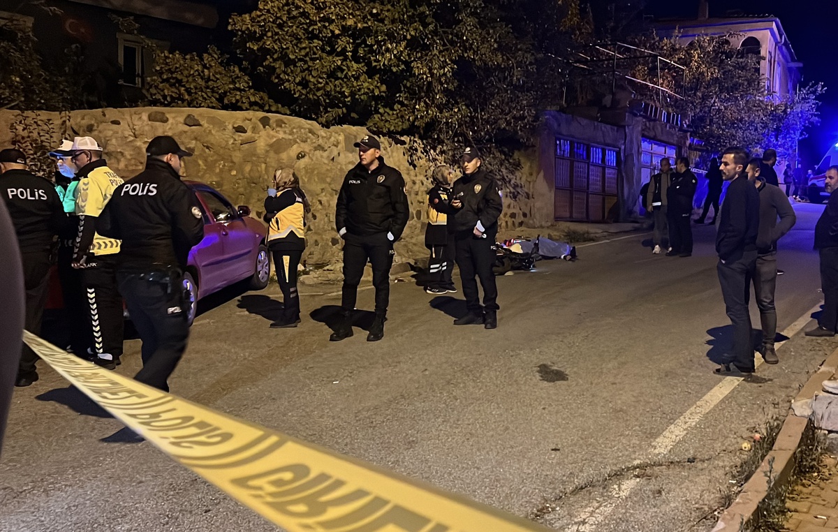 Kayseri'de motosiklet otomobille çarpıştı, 17 yaşındaki sürücü öldü, 1 kişi yaralandı