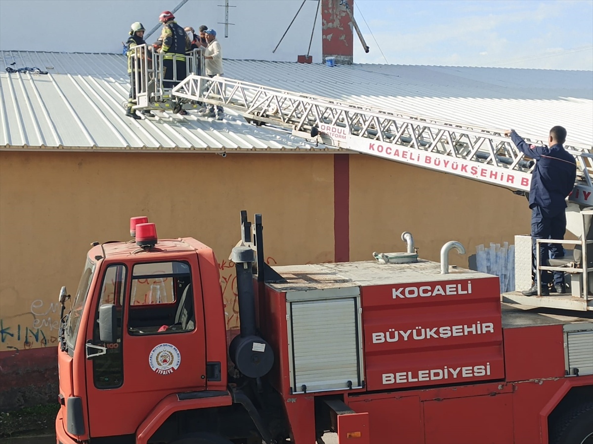 Kocaeli Kandıra'da boya yapan işçi trafoya değen dirseğiyle akıma kapılıp yaralandı
