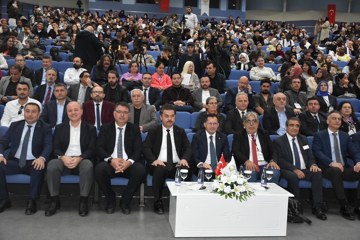 Konya'da yapay zeka konferansı 68 ülkeden 934 bildiriyle sürüyor