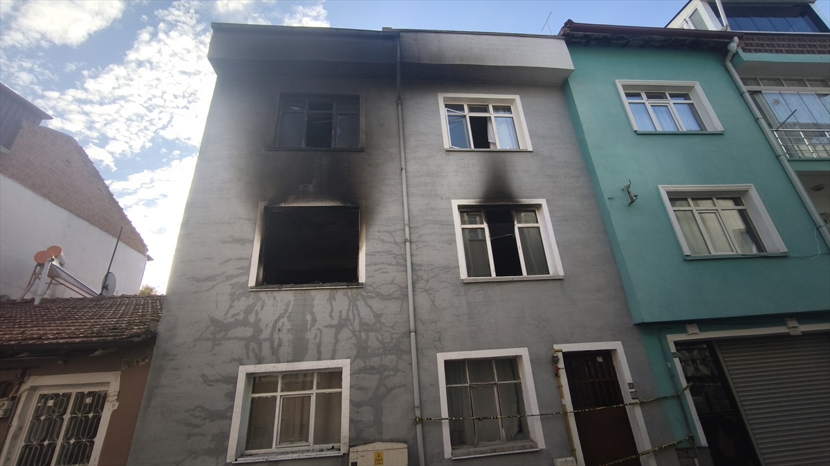 Kütahya Bahçelievler'de apartman yangınında dumandan etkilenen kişi hastanede öldü