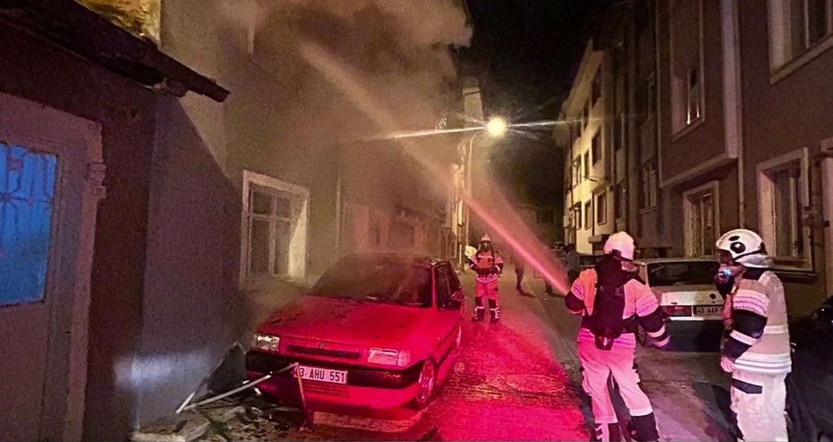 Kütahya'da 3 katlı binadaki yangında yaralanan kişi hastanede hayatını kaybetti