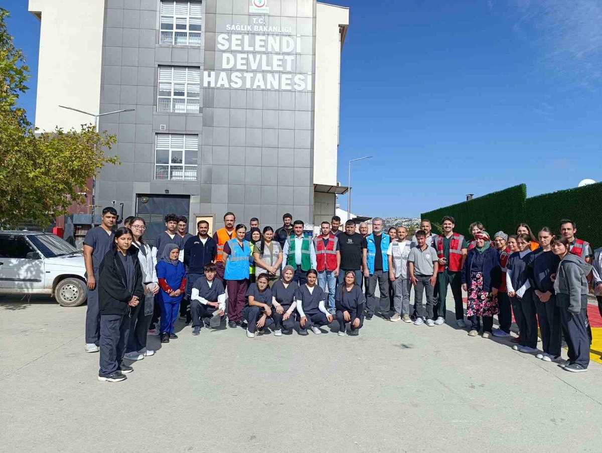 Manisa Selendi'de hastanede toplu zehirlenme tatbikatı 40 kişilik ekiple yapıldı