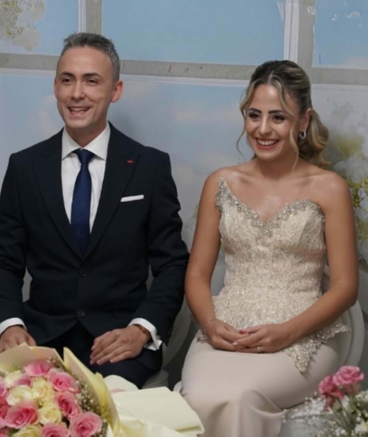 Menemen'de nişanlısı tarafından öldürülen Özge Penbegül cübbesiyle toprağa verildi