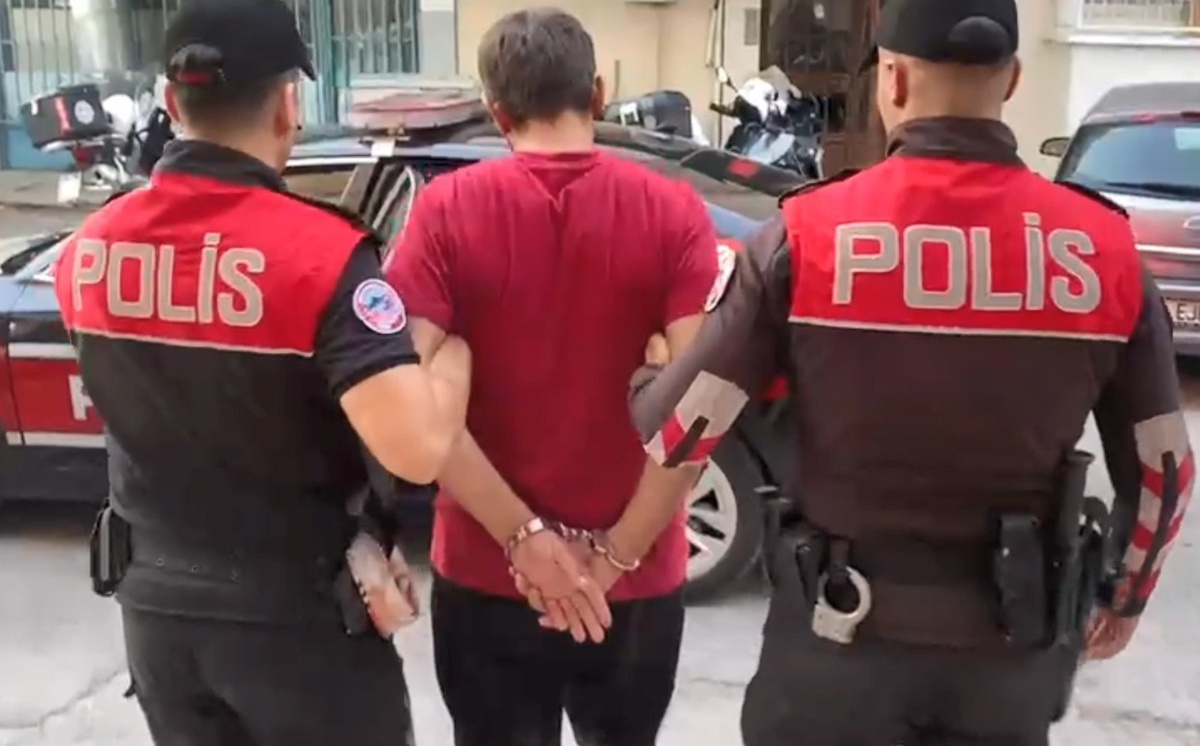 Mersin Toroslar'da uyuşturucu satıcısı tutuklandı, 200 bin TL ele geçirildi