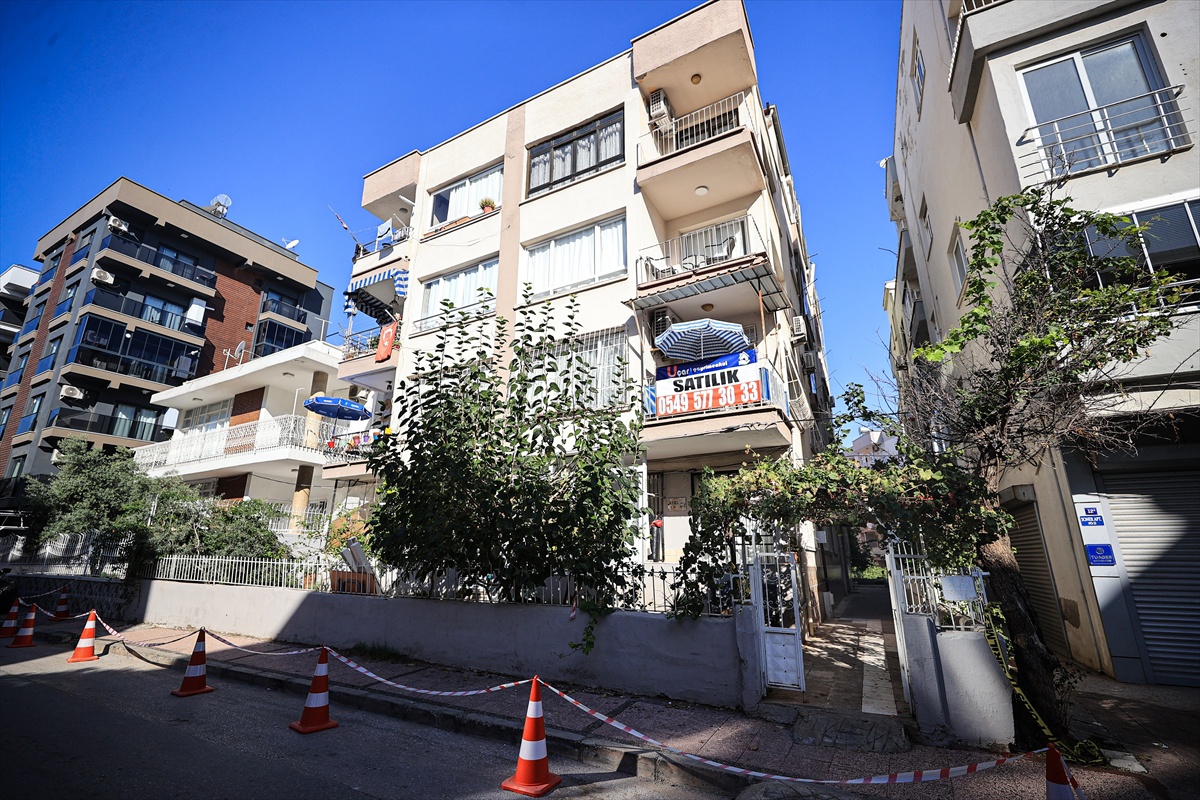 Mersin Yenişehir'de çatlak nedeniyle 32 kişi tahliye edildi, apartman inceleniyor