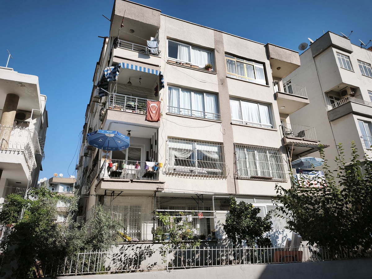 Mersin Yenişehir'de tahliye edilen 3 katlı binada 40 kişi misafirhaneye yerleştirildi