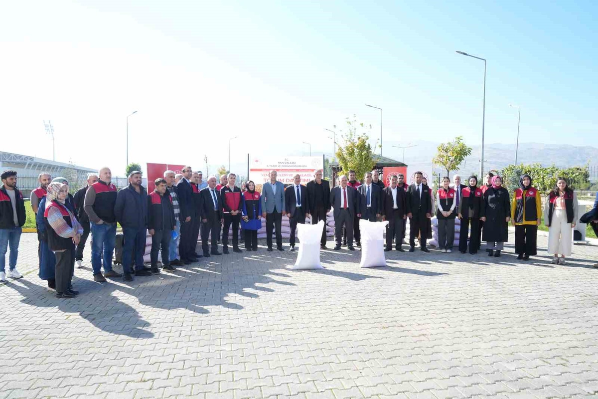 Muş'ta 150 ton baklagil tohumu 250 üreticiyle 10 bin dönümde toprakla buluşacak