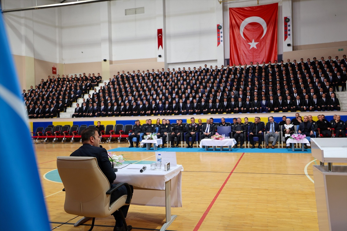 Niğde Valisi Akmeşe, POMEM'de 807 polis adayına Kamu Yönetimi'ni anlattı