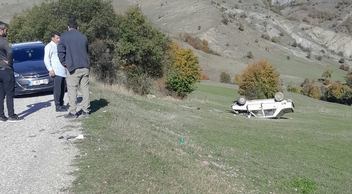 Sinop Boyabat'ta iki otomobil çarpıştı, kazada 1 kişi yaralandı