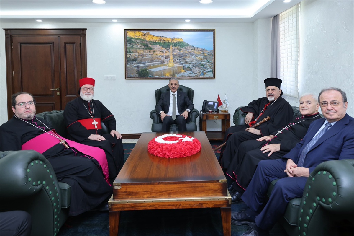 Süryani Katolik Patriği Younan, Mardin Valisi Akkoyun'u ziyaret etti