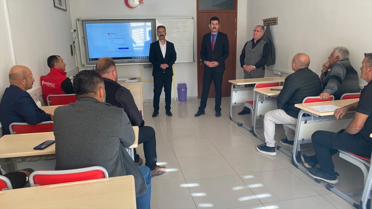 Ulaş Halk Eğitimi Merkezi, öğrenci servisi sürücülerine 5 günlük kurs açtı