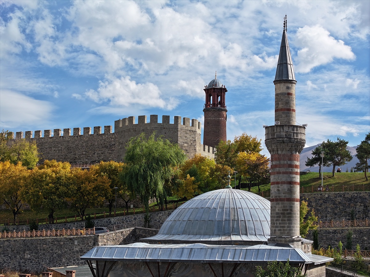 Vakıflar Bölge Müdürlüğü, 325 yıllık Kurşunlu Cami ve Medresesi'ni restore ediyor