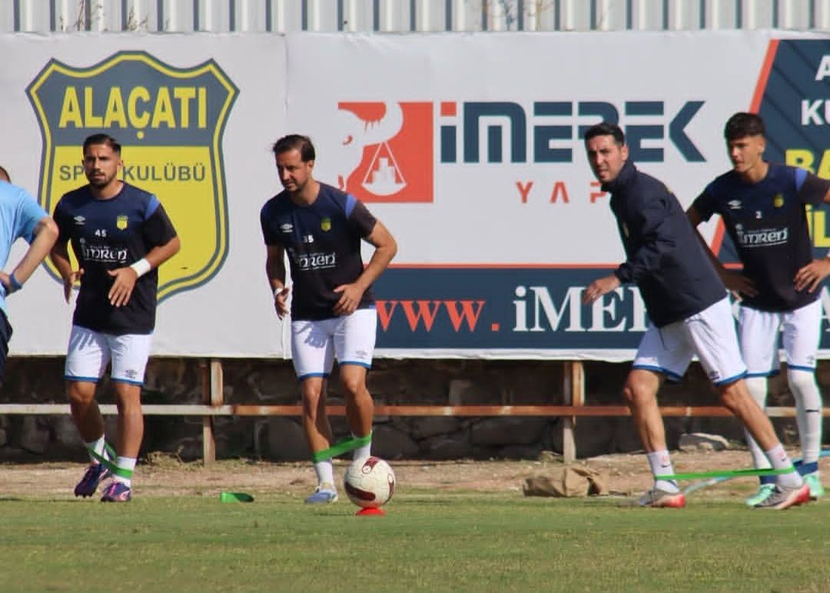 Alaçatıspor, Eski İzmir Gençlik'i 7-1 yenerek ligde sezona 3 puanla başladı