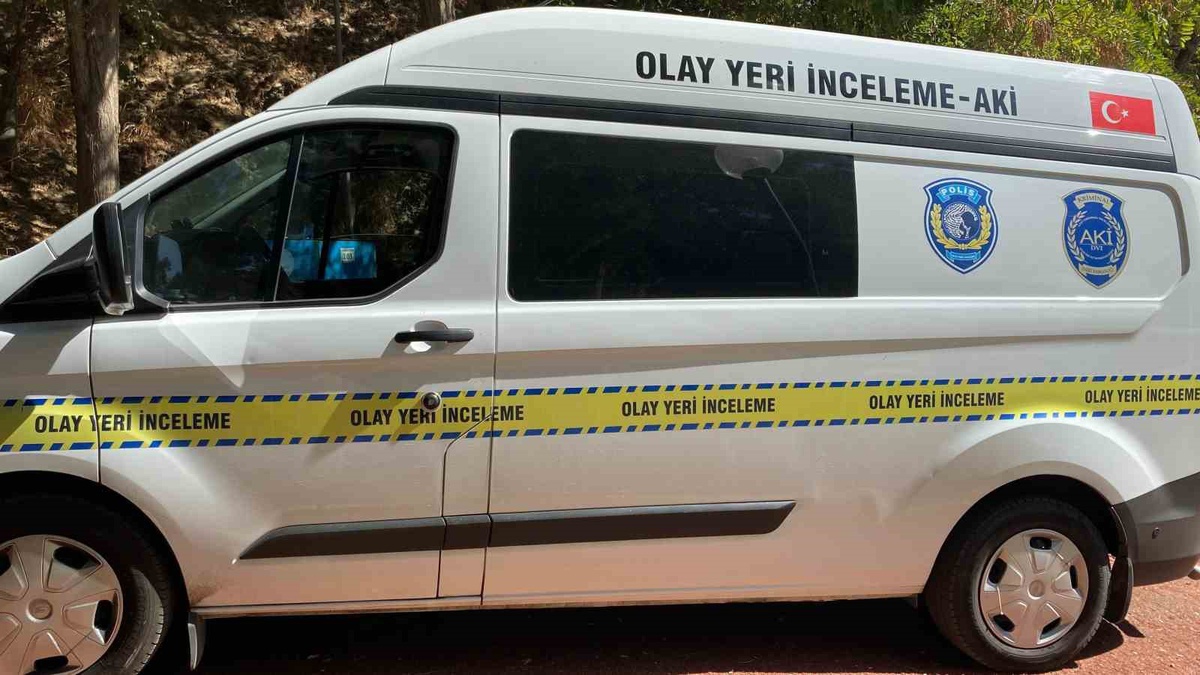 Aydın Çine'de 8 yaşındaki çocuk üçüncü kattan düşüp ağır yaralandı