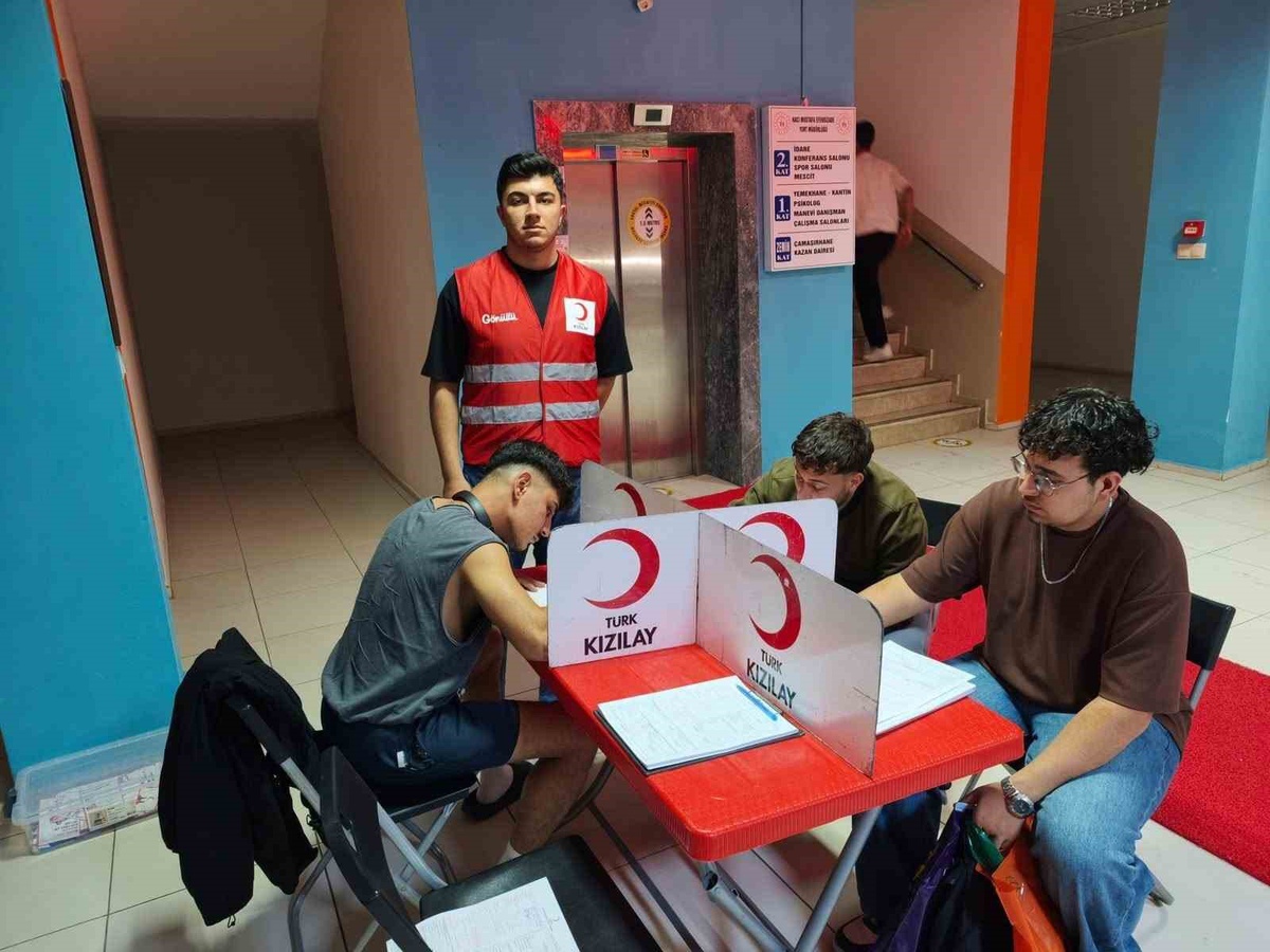 Aydın'da yurtta Kızılay iş birliğiyle kan bağışı etkinliği yapıldı