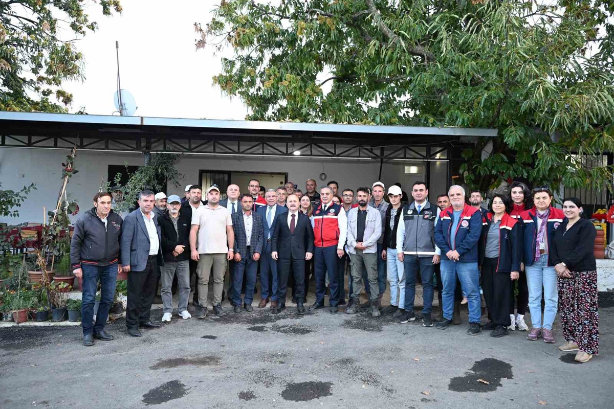 Aydın Valisi Varol, Köşk Sarıçam Mahallesi'nde vatandaşların taleplerini dinledi
