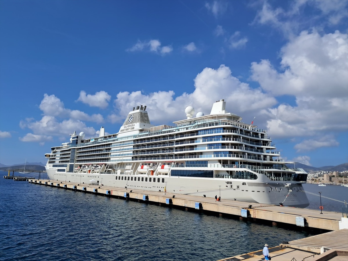 Bahama bayraklı Silver Nova kruvaziyeri Bodrum'a 681 yolcu getirdi