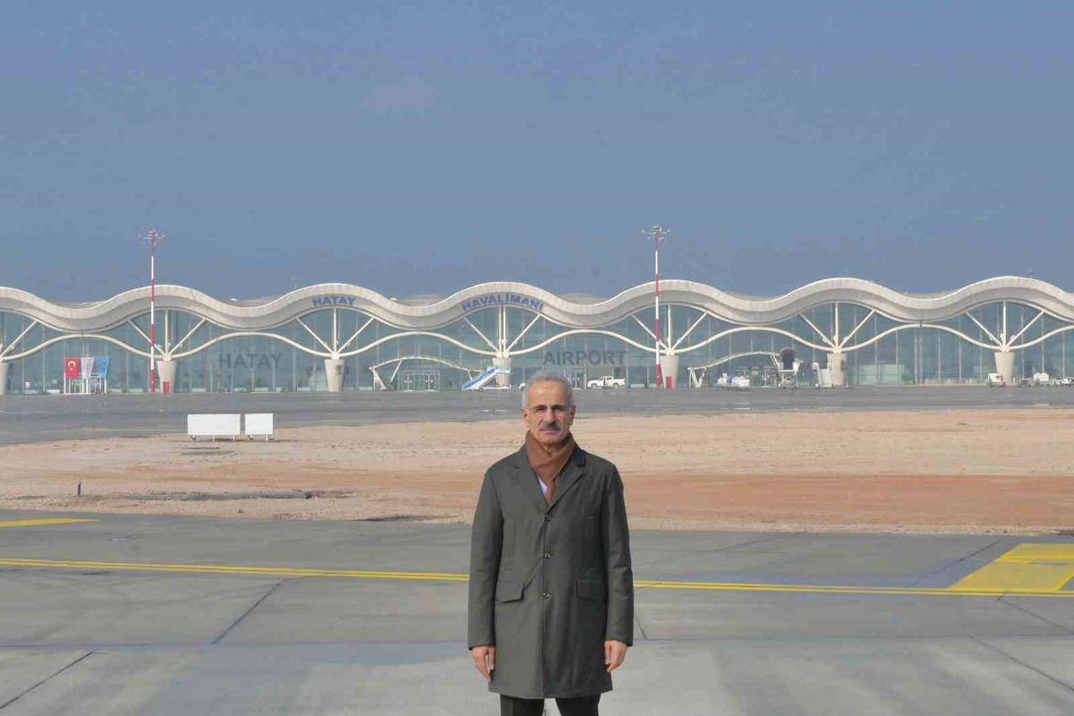Bakan Uraloğlu, Hatay Havalimanı projesinin 2026 sonunda tamamlanmasını hedefliyor