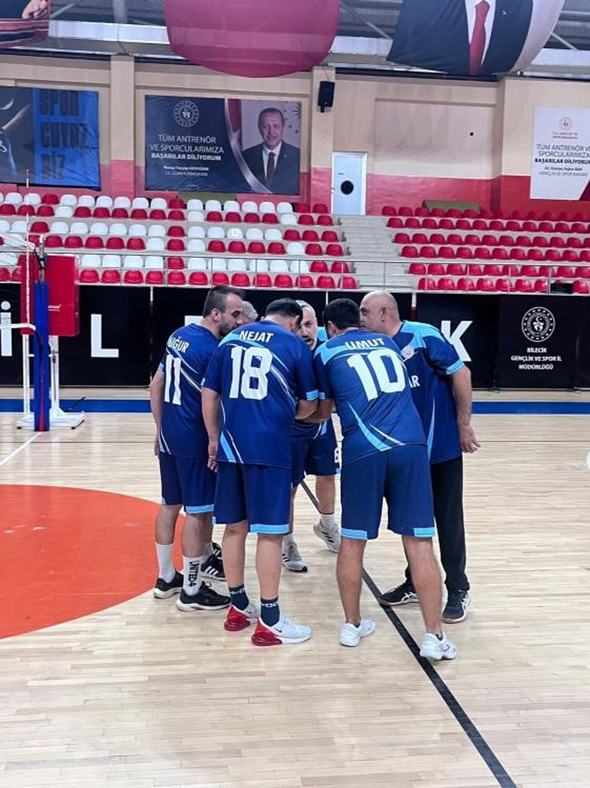 Bilecik Aile ve Sosyal Hizmetler voleybol takımı Osmaneli Müftülüğünü 2-0 yendi