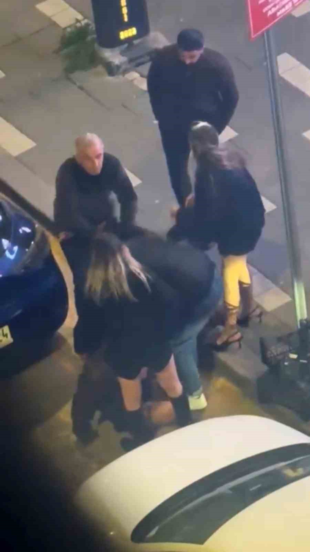 Bolu'da kadınların ağırlıkta olduğu kavgada taraflar birbirini yerde sürükledi