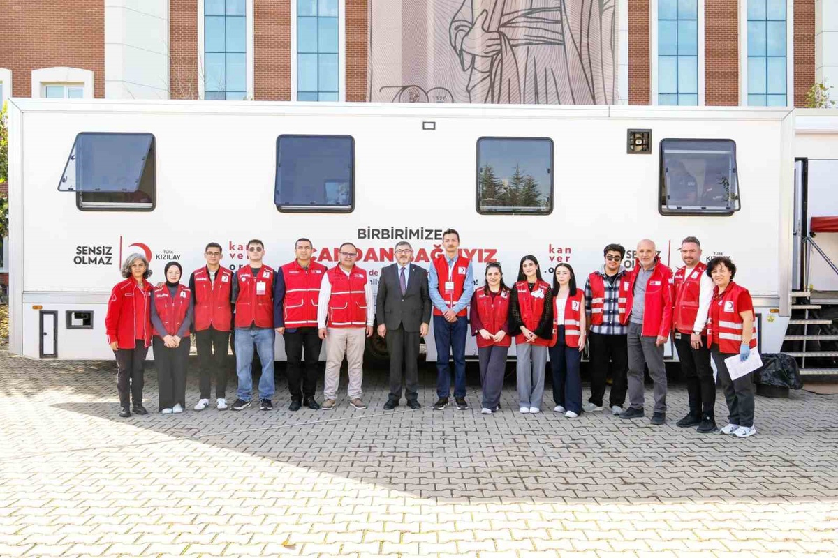BŞEÜ'de Kızılay etkinliğinde bir günde 107 ünite kan toplanarak rekor kırıldı
