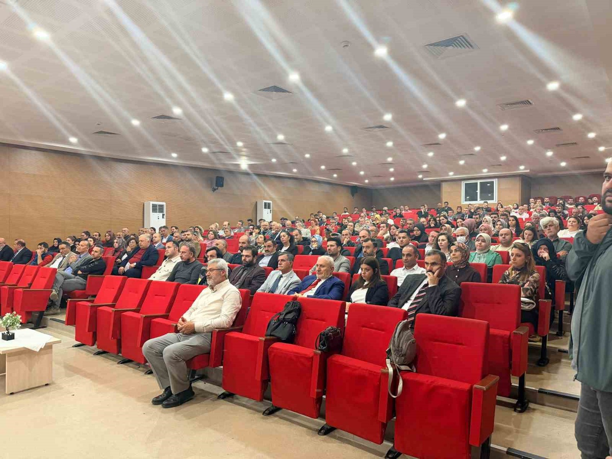 Düzce Ölçme Değerlendirme Merkezi okul müdürlerine OYSS'yi tanıttı