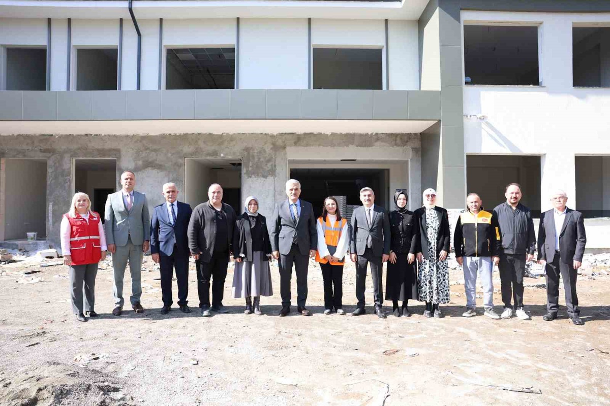 Düzce Valisi Makas, tamamlanma aşamasındaki iki okul inşaatını inceledi