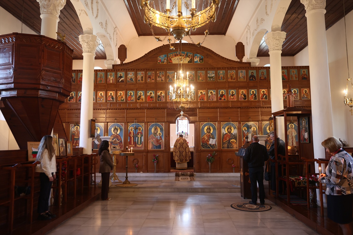 Edirne'de Bulgar rahip Angel Georgiev'in yönetiminde Bulgarca ayin yapıldı