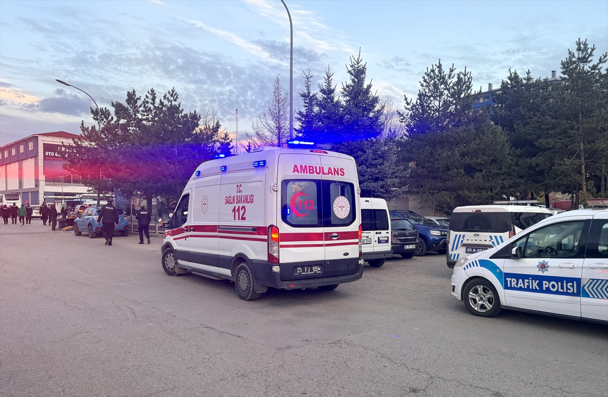 Erzurum'un Yakutiye ilçesinde bıçaklı kavga çıktı, 2 kişi yaralandı