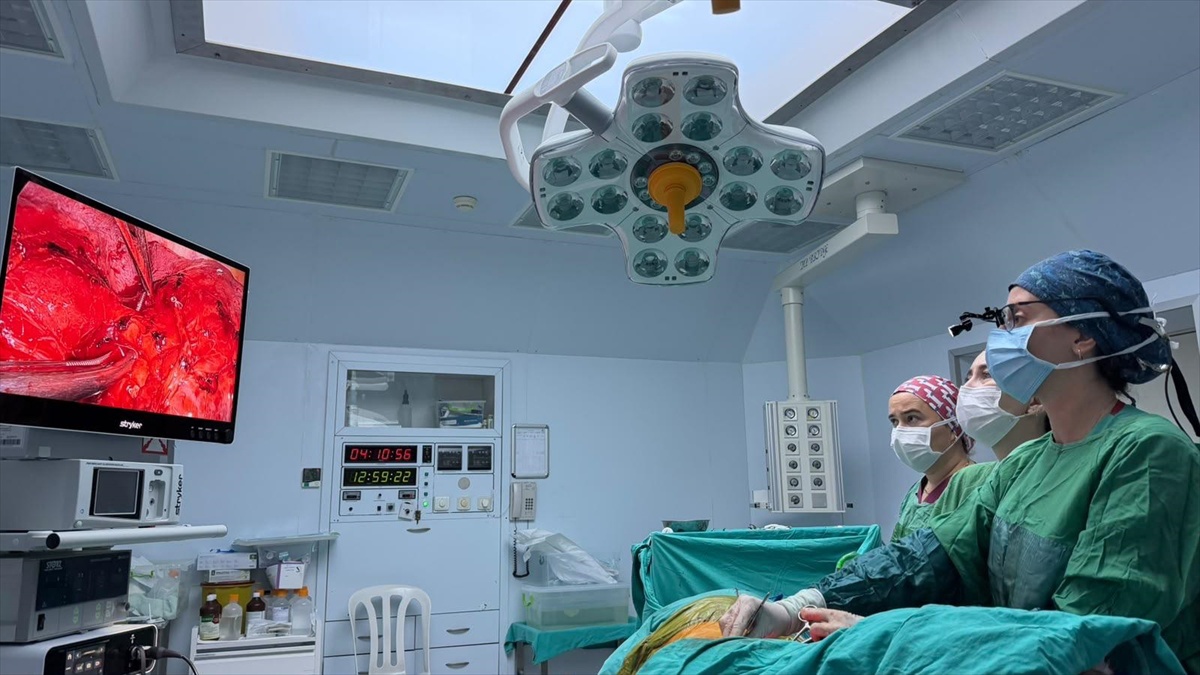 Fethiye Devlet Hastanesi'nde 58 yaşındaki hastaya ilk kez kapalı lobektomi yapıldı