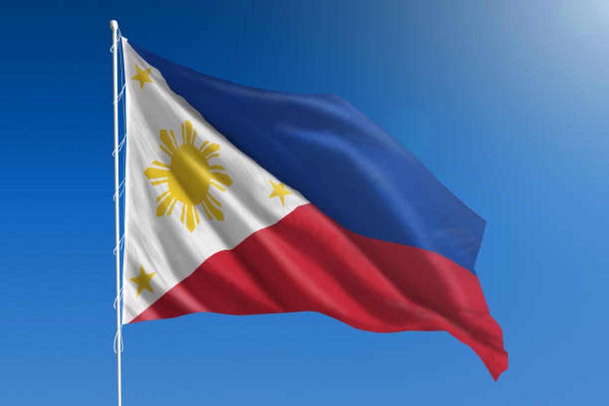 Filipinler Hava Kuvvetlerinin iki eğitim uçağı Batangas'ta çarpıştı, 4 pilot öldü