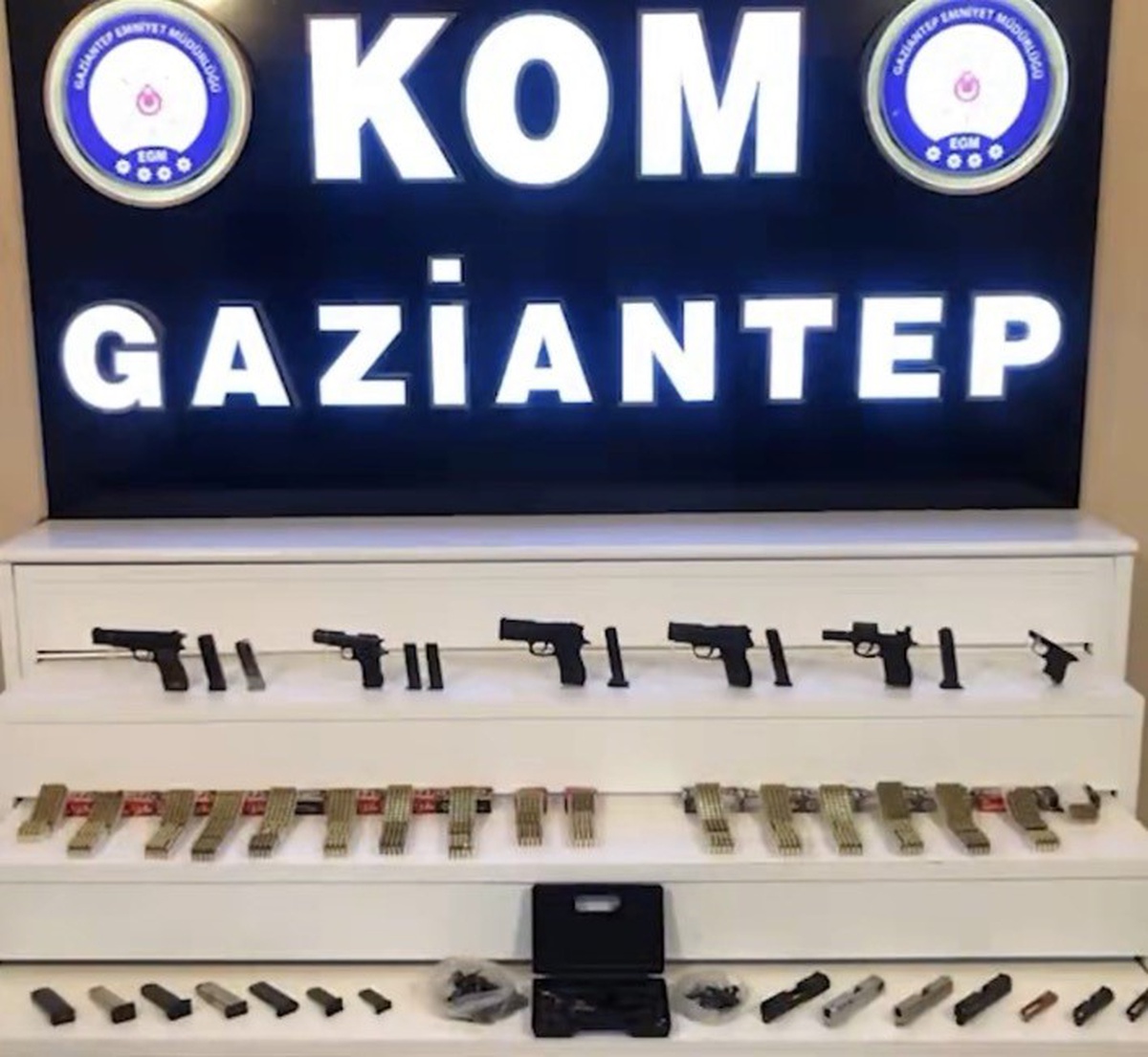 Gaziantep'te 4 tabanca ve 1528 fişek ele geçirildi, 1 kişi yakalandı.