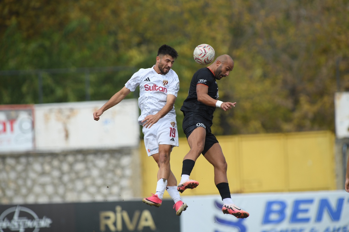 İnegölspor, 90. dakikada Koray Kılınç'ın golüyle Adana 01 FK ile 1-1 berabere kaldı