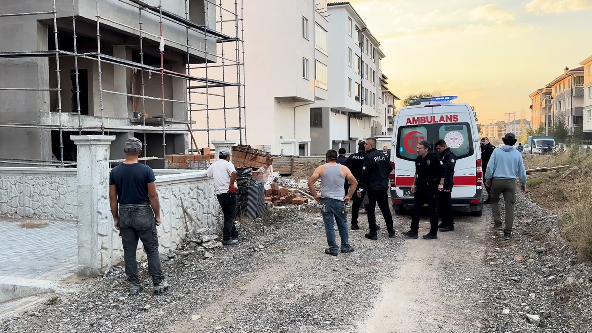 İnşaatın çatısından düşen usta ağır yaralandı