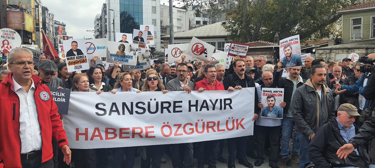 Kadıköy'de basın örgütleri TELE 1'e kayyımın yıl dönümünde baskıları protesto etti