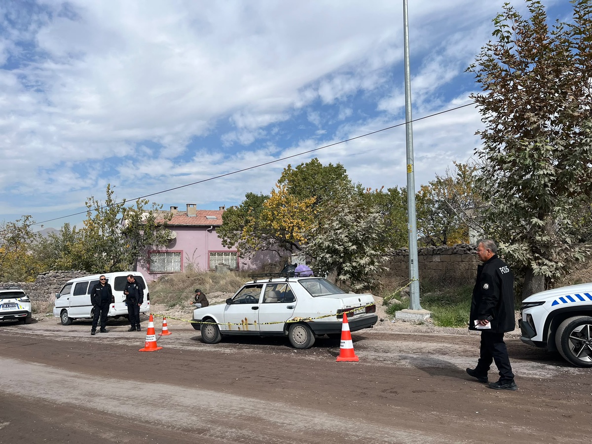 Kayseri Hacılar'da 91 yaşındaki Miyase Baktır, hastaneye götürülürken araçta öldü