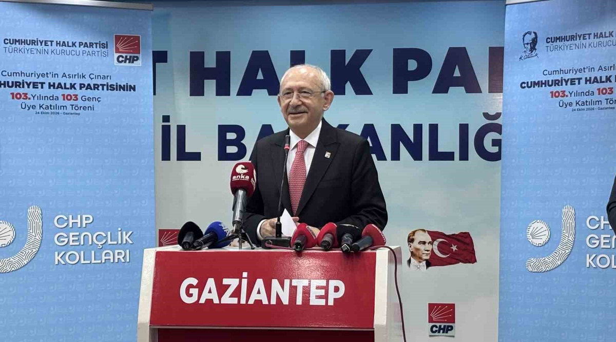 Kılıçdaroğlu Gaziantep'te esnafı ziyaret edip gençlere eleştiri kültürünü anlattı