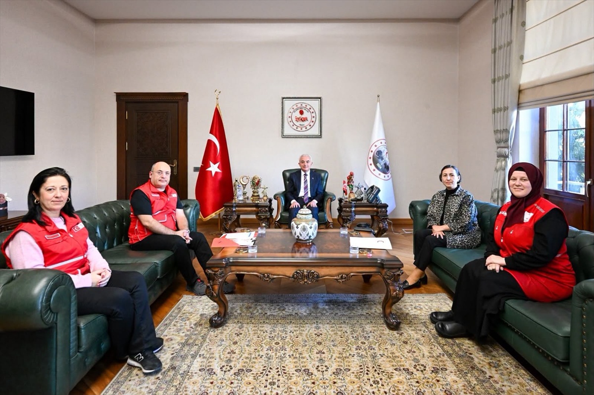 Kırklareli Valisi Turan, Kızılay heyetini aşevi projesi bilgilendirmesiyle kabul etti