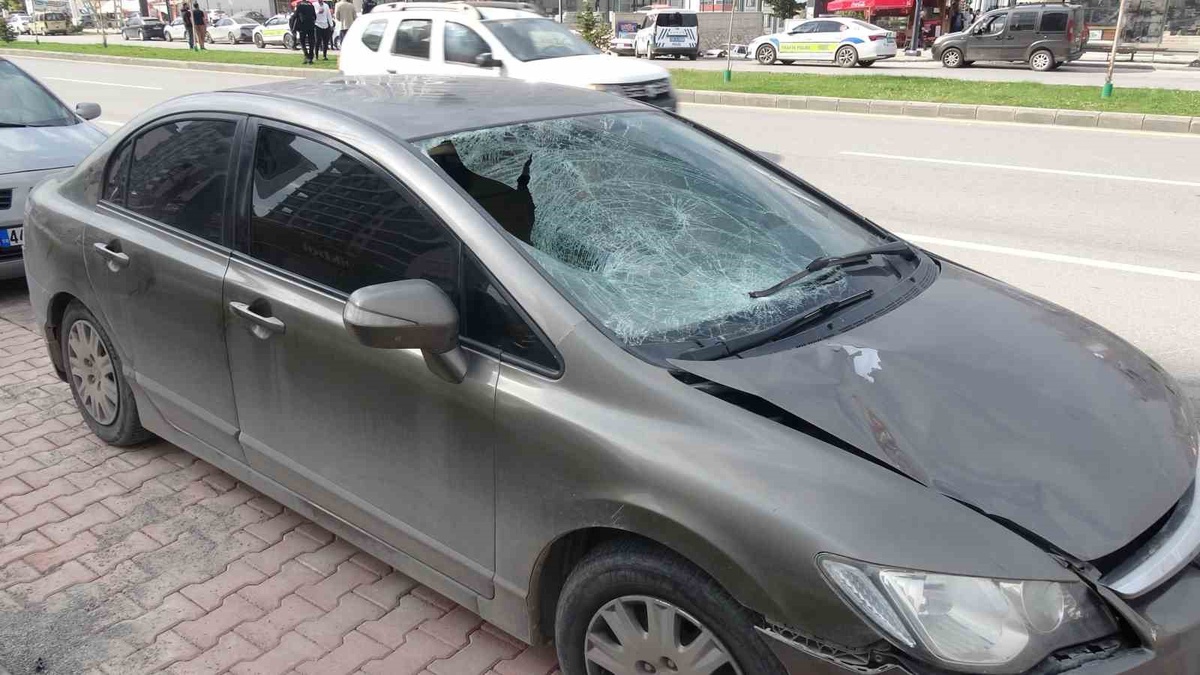Malatya Yeşilyurt'ta 70 yaşındaki adama otomobil çarptı, hastanede öldü