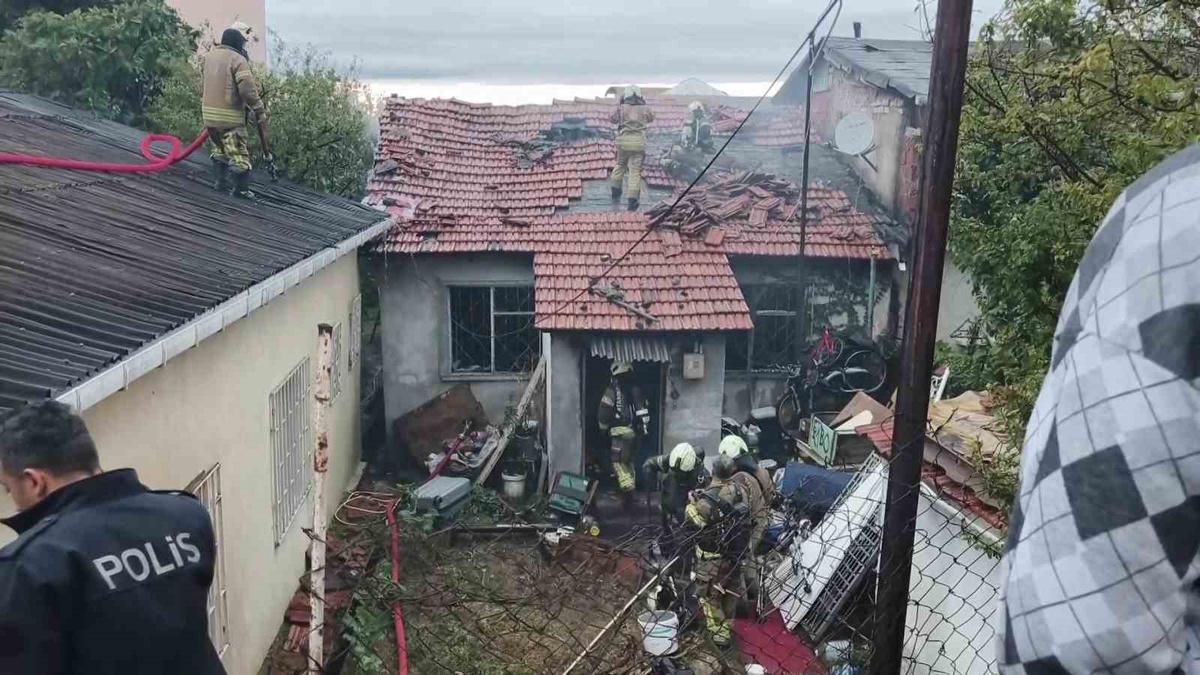 Maltepe'de gecekondu yangını! 12 yaşındaki İbrahim kurtarılamadı, anne ve babası yaralı