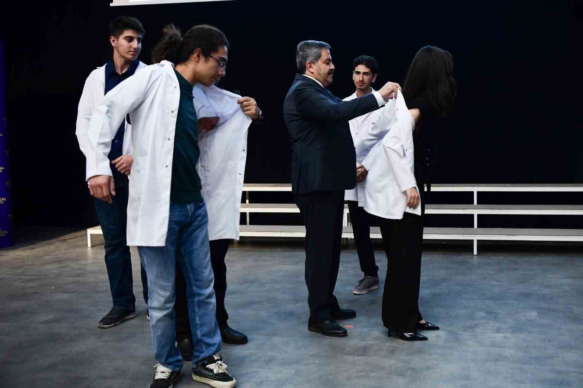 MTÜ Tıp Fakültesinde birinci sınıf öğrencilerine beyaz önlük giydirildi