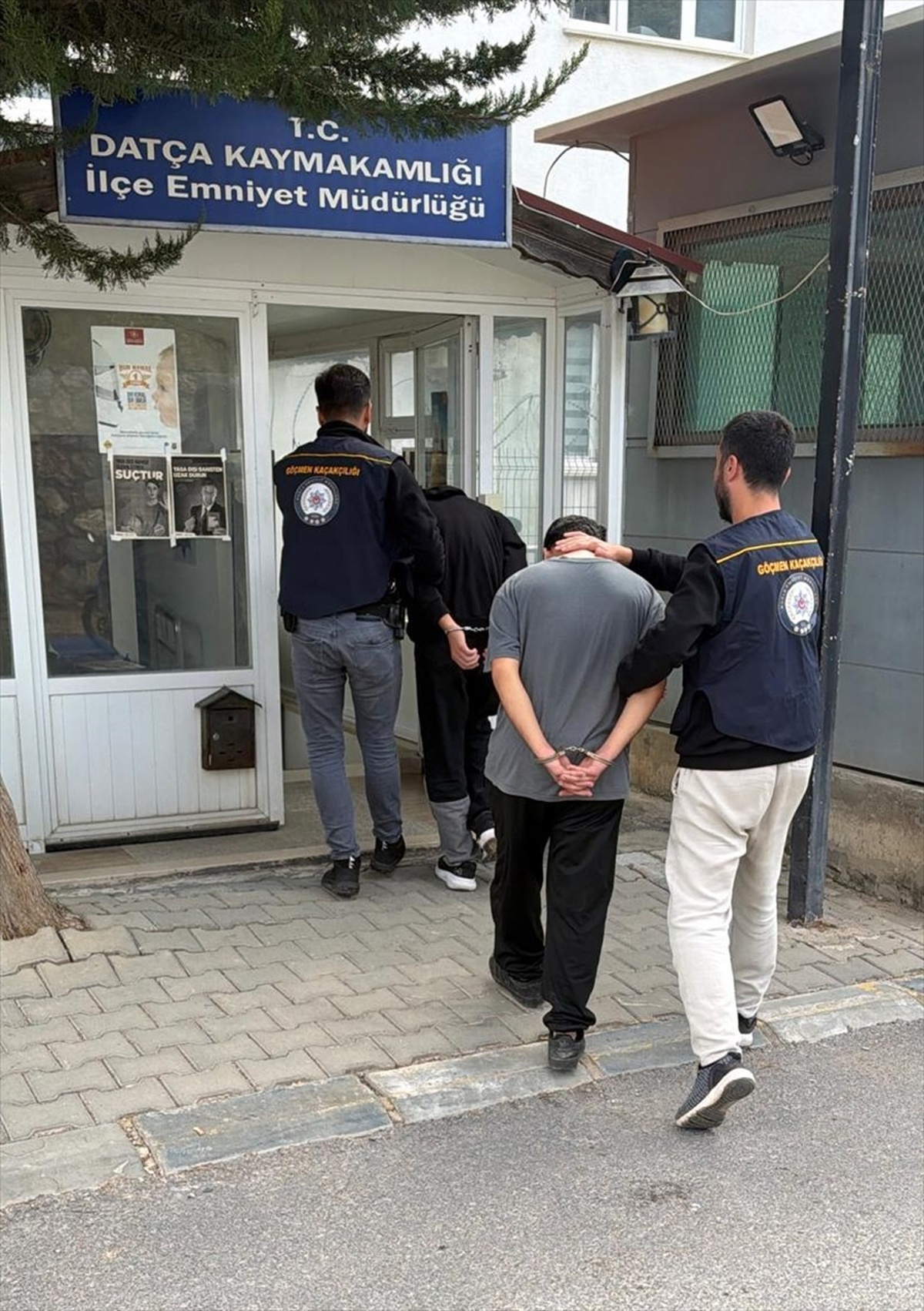 Muğla Datça'da prefabrik eve düzenlenen operasyonda 2 firari hükümlü yakalandı