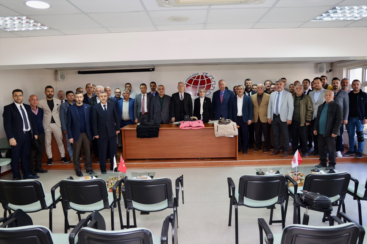 Niğde'de ihtiyaç sahibi öğrencilere TOBB katkısıyla bot ve mont dağıtıldı