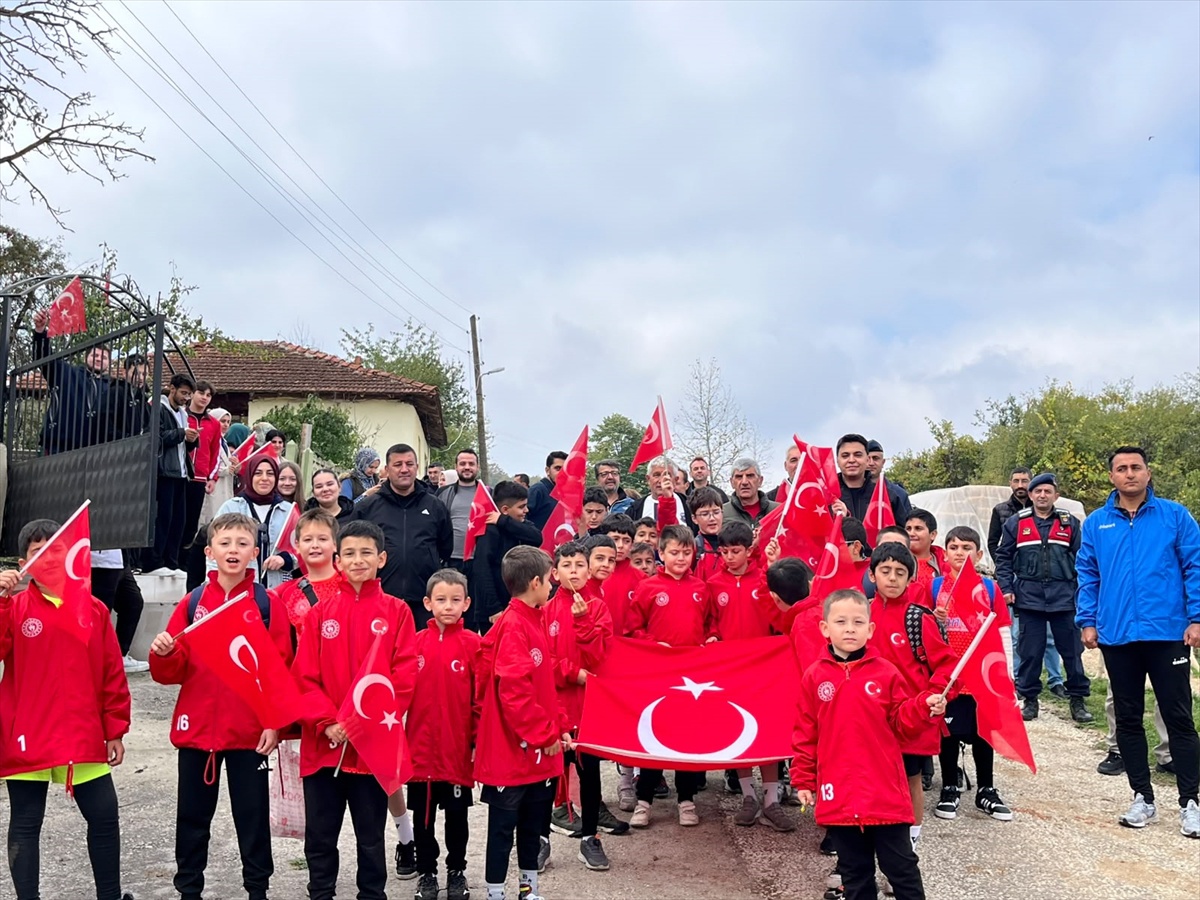 Pazaryeri'nde Cumhuriyet için Bulduk-Kınık arasında 3 kilometrelik yürüyüş yapıldı