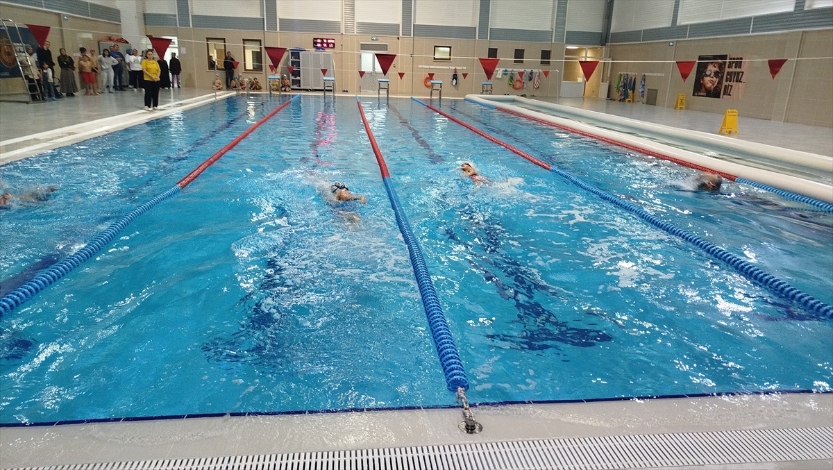 Sinop Boyabat'ta 29 Ekim Cumhuriyet Bayramı'nda yüzme yarışına 50 sporcu katıldı