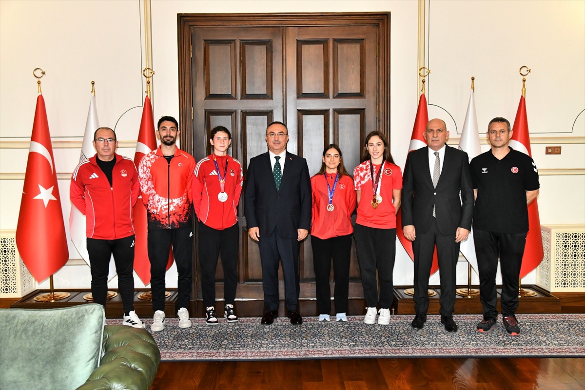 Tekirdağ Valisi Soytürk, dereceli atletizm ve badminton sporcularını kabul etti