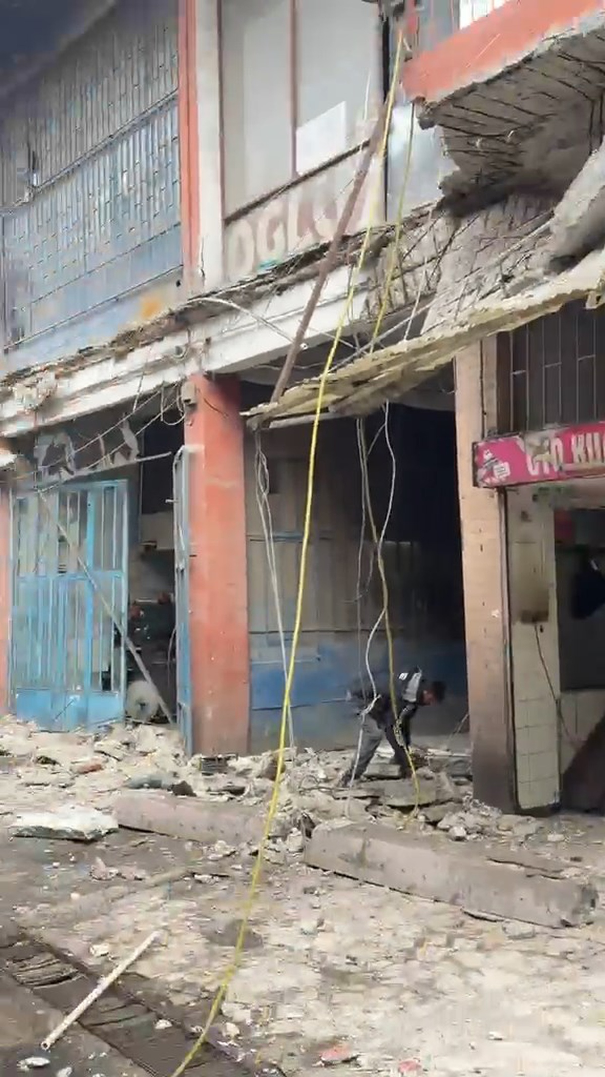 Ümraniye’de sanayi sitesinde balkon çöktü: 3 yaralı