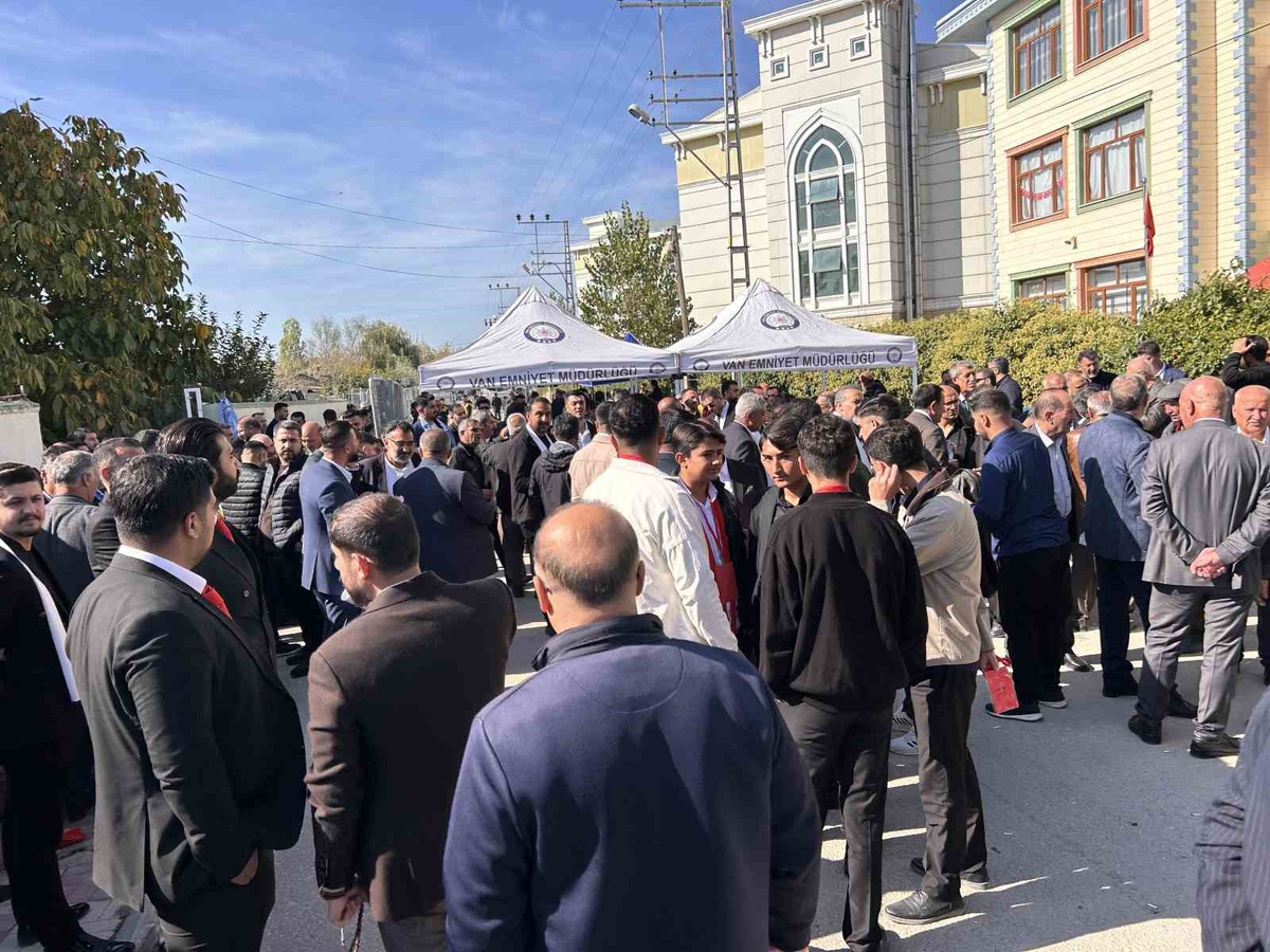 Van TSO başkanlık seçimleri 6 bin 916 seçmenin katılımıyla başladı