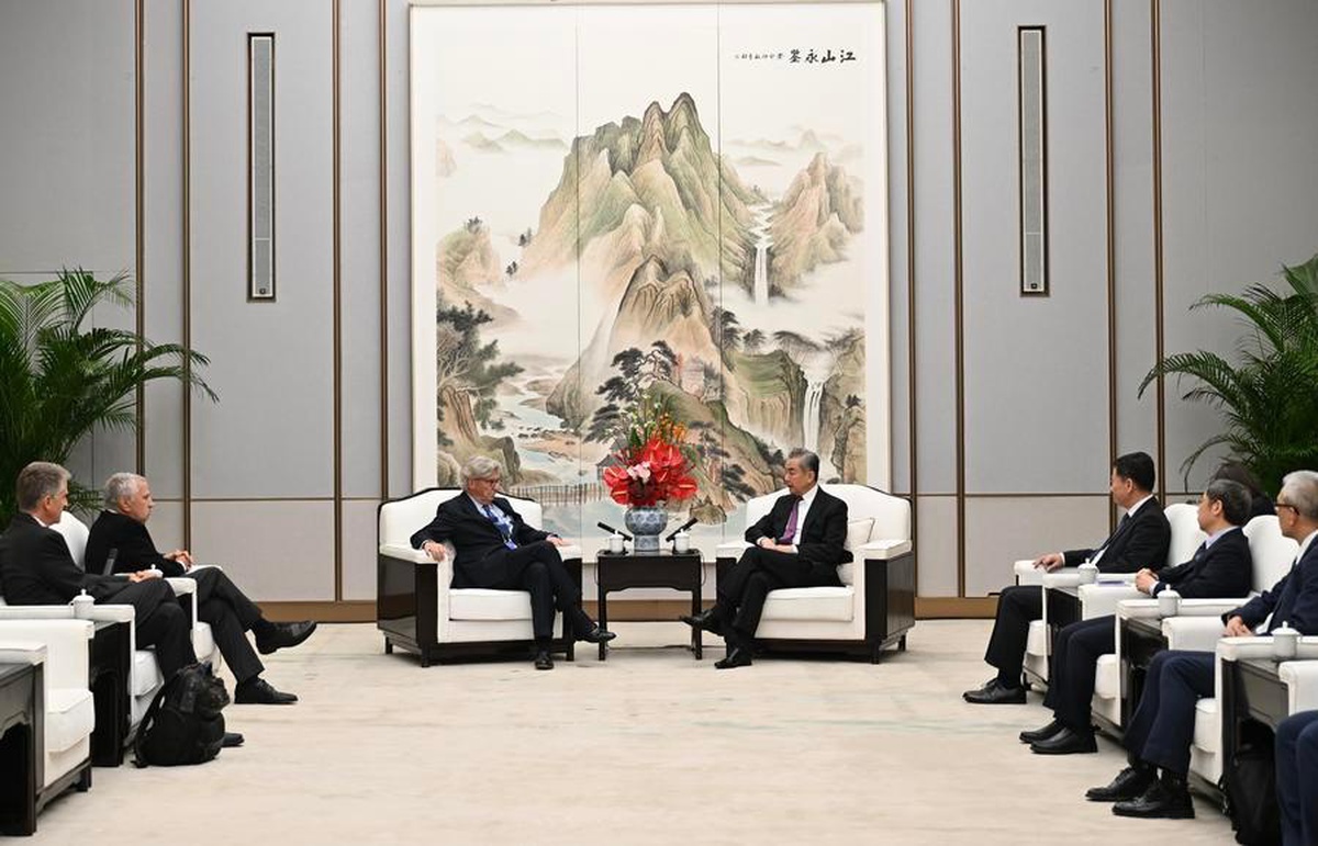 Wang Yi, Çin ve ABD'nin yapay zekada birlikte hareket edebileceğini söyledi